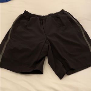 Lululemon men’s pace break. Size medium. Black